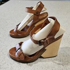 Marc JACOBS Women’s Tan Leather and Wood Platform Wedge Sandals